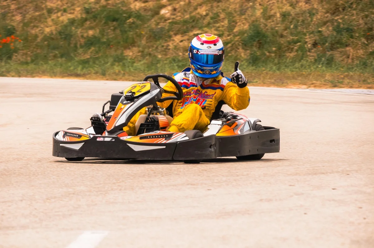 Avantages et inconvénients du karting en extérieur