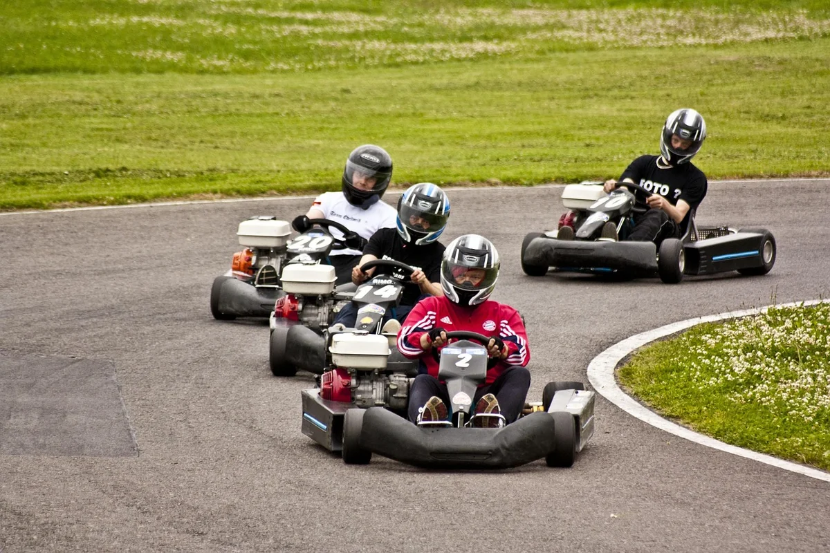 Avantages et inconvénients du karting en intérieur